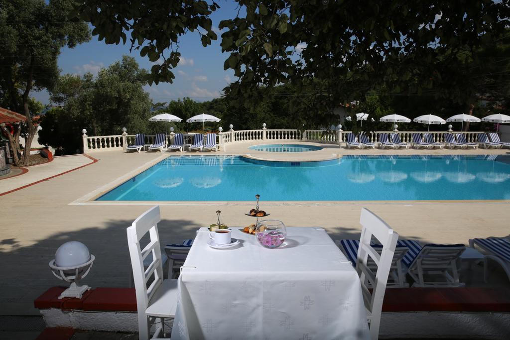 Merit Halki Palace Hotel 헤이벨리아다 외부 사진
