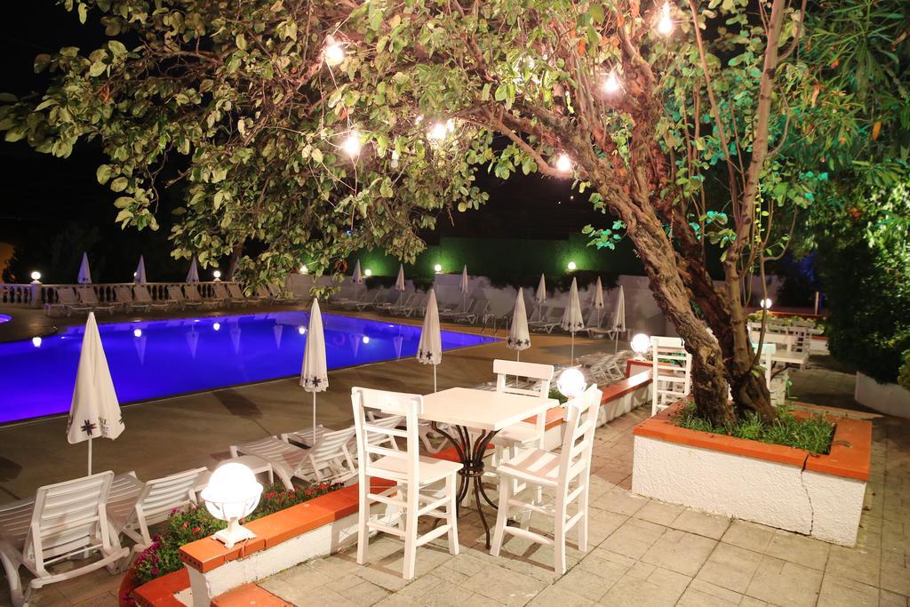 Merit Halki Palace Hotel 헤이벨리아다 외부 사진