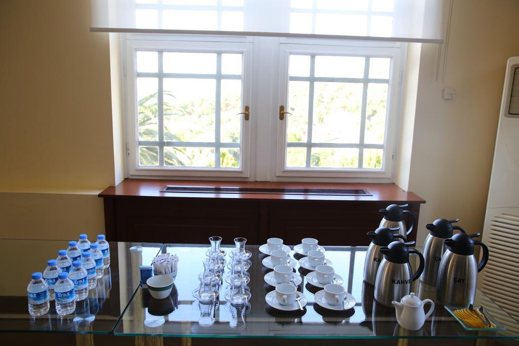 Merit Halki Palace Hotel 헤이벨리아다 외부 사진