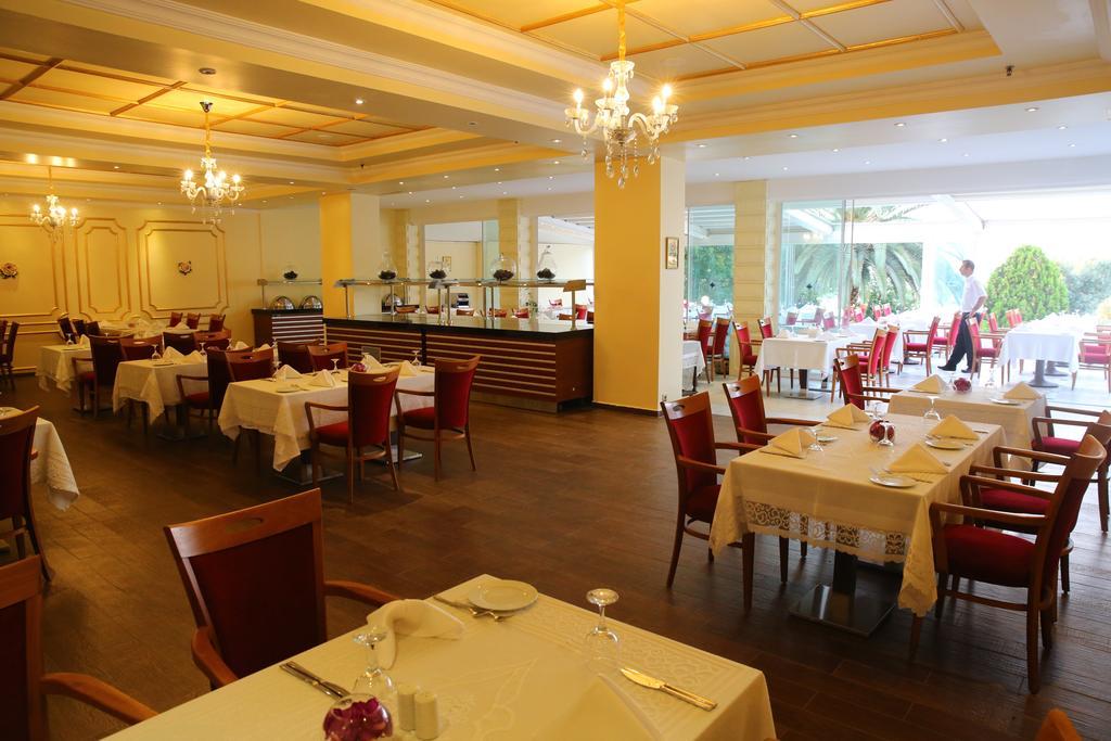 Merit Halki Palace Hotel 헤이벨리아다 외부 사진