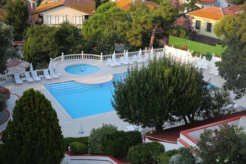 Merit Halki Palace Hotel 헤이벨리아다 외부 사진