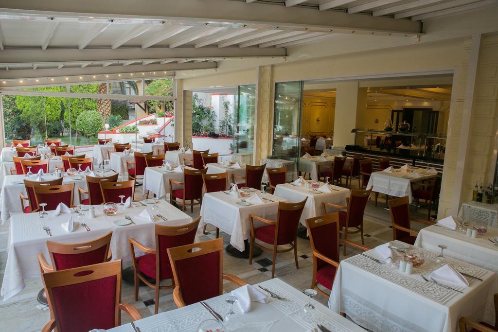 Merit Halki Palace Hotel 헤이벨리아다 외부 사진