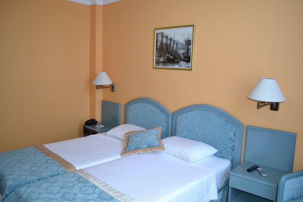 Merit Halki Palace Hotel 헤이벨리아다 외부 사진